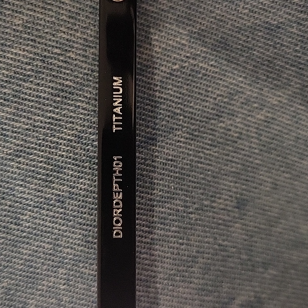 Stylish Black and Silver/metallic  Sunglasses Unisex - Picture 4 of 5